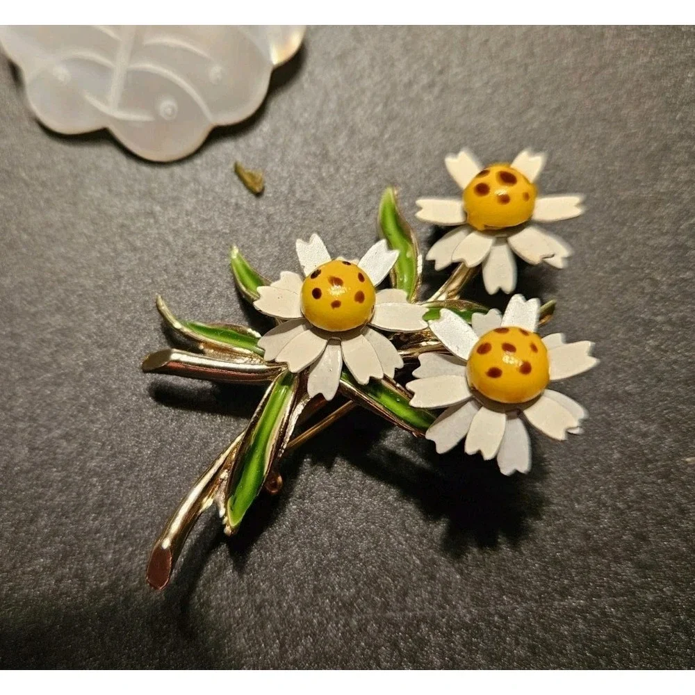Vintage Lot of Brooches (620)